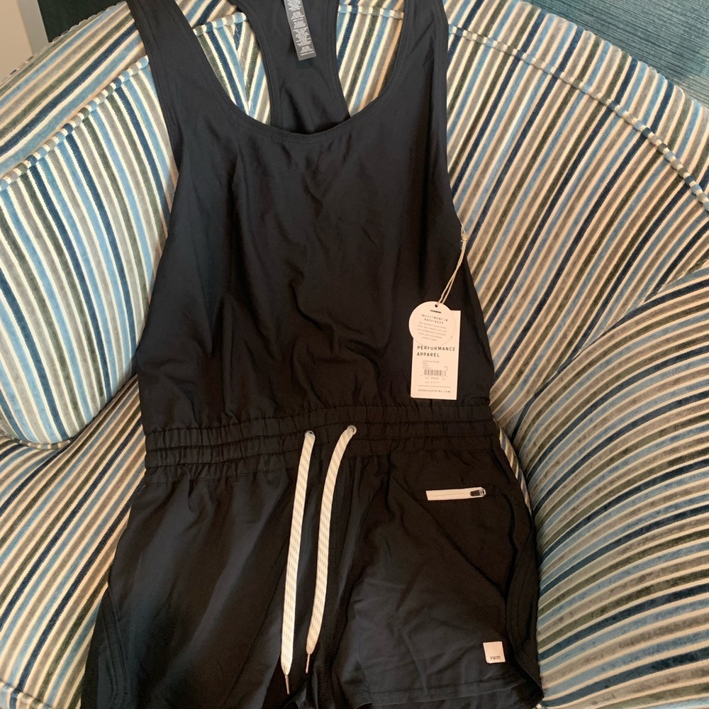 New with tags vuori medium black clementine romper. Perfect for summer